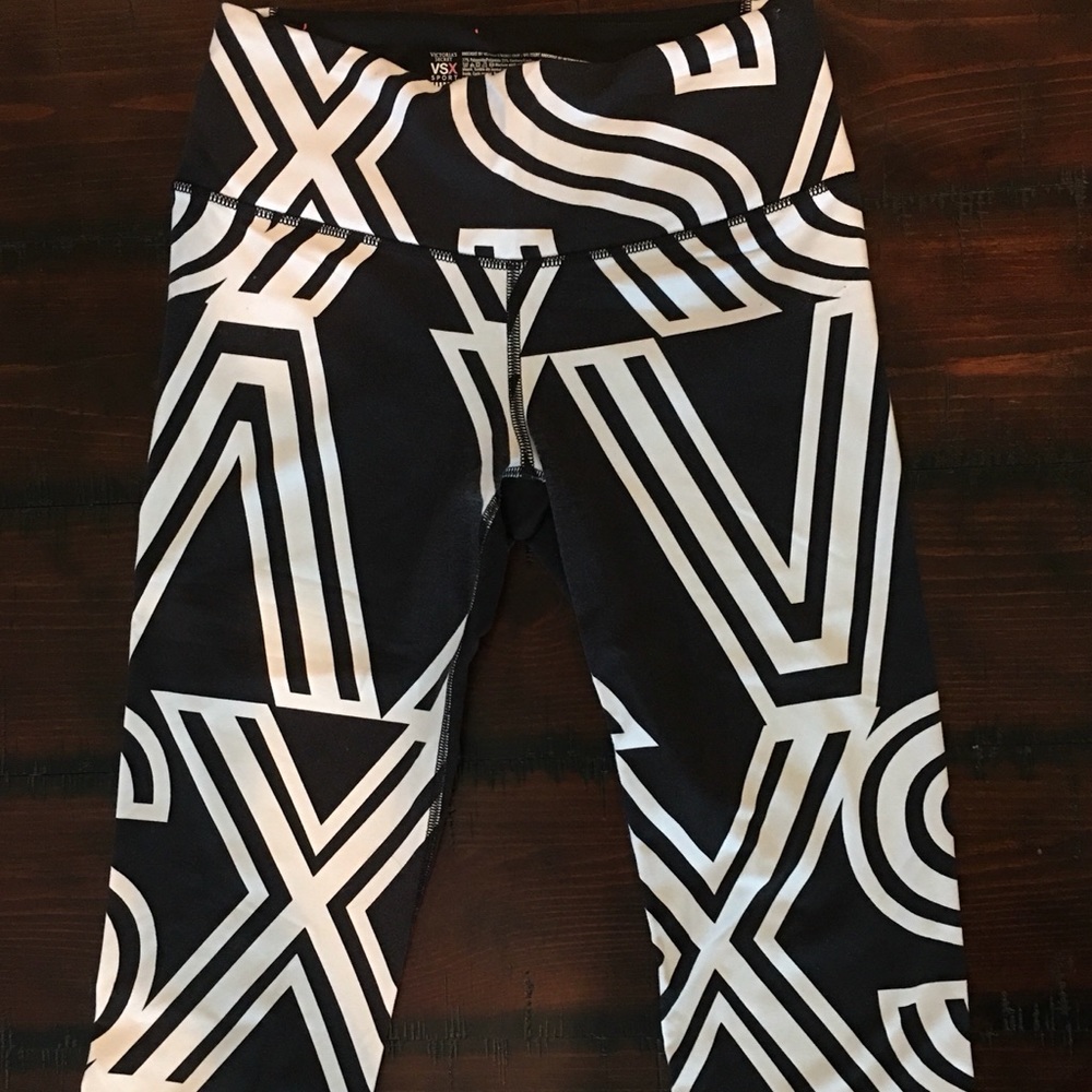 Victoria’s Secret Capri leggings